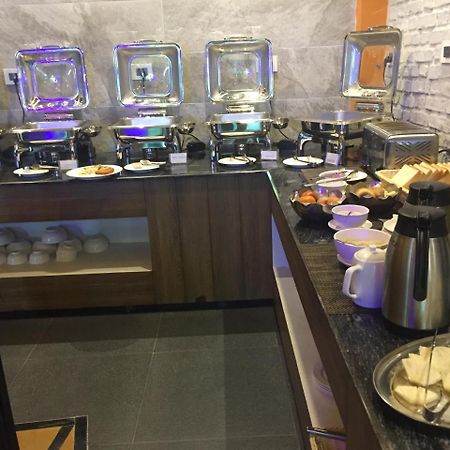 Hotel White Himal 포카라 외부 사진