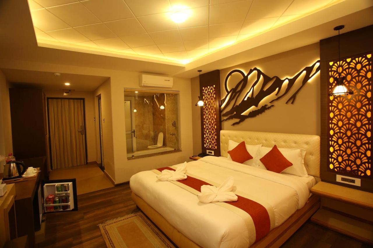 Hotel White Himal 포카라 외부 사진