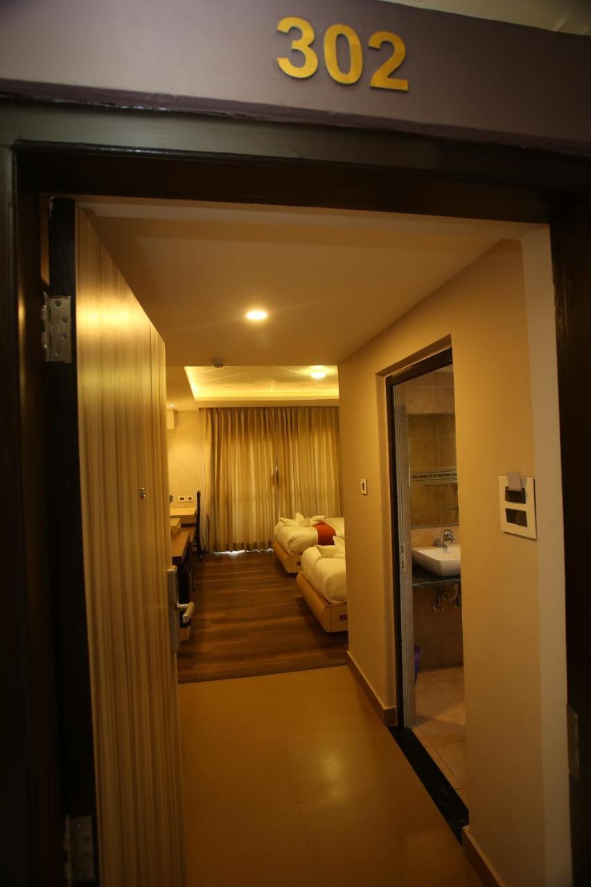 Hotel White Himal 포카라 외부 사진