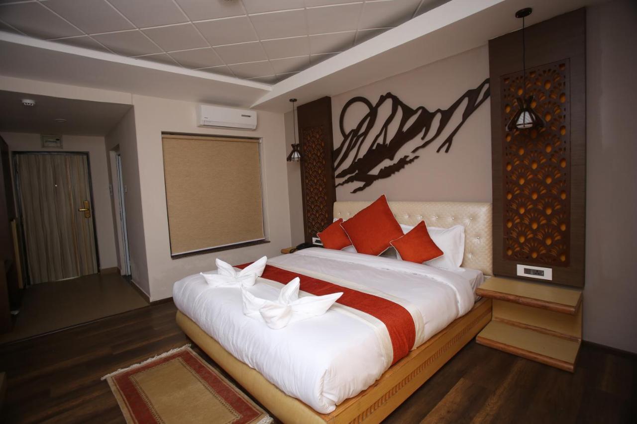 Hotel White Himal 포카라 외부 사진