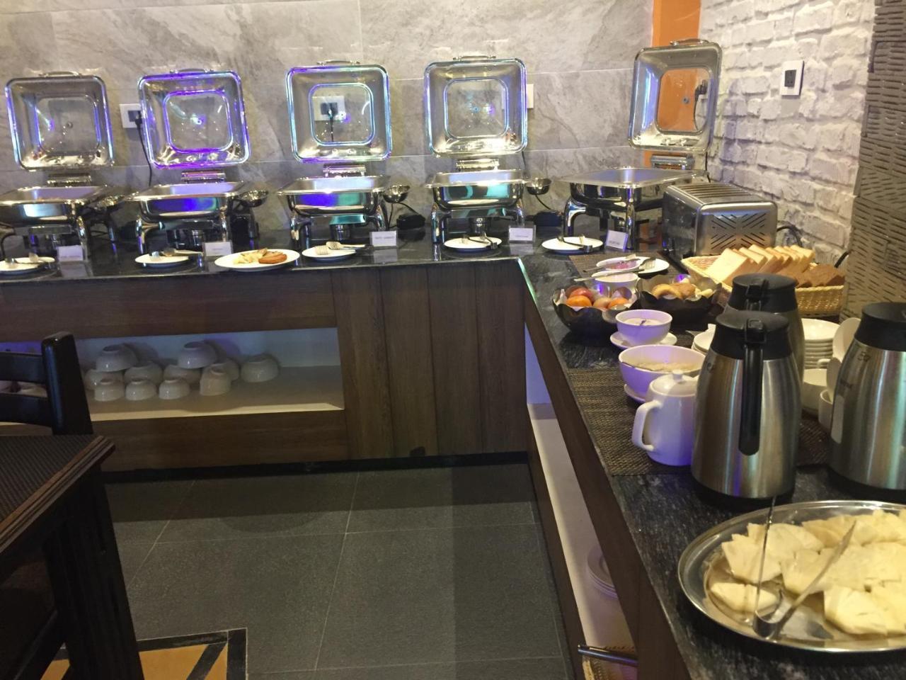 Hotel White Himal 포카라 외부 사진