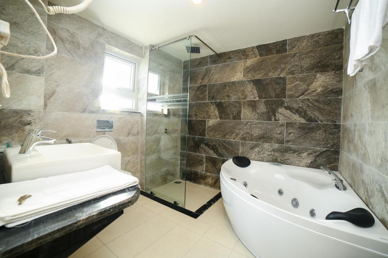 Hotel White Himal 포카라 외부 사진