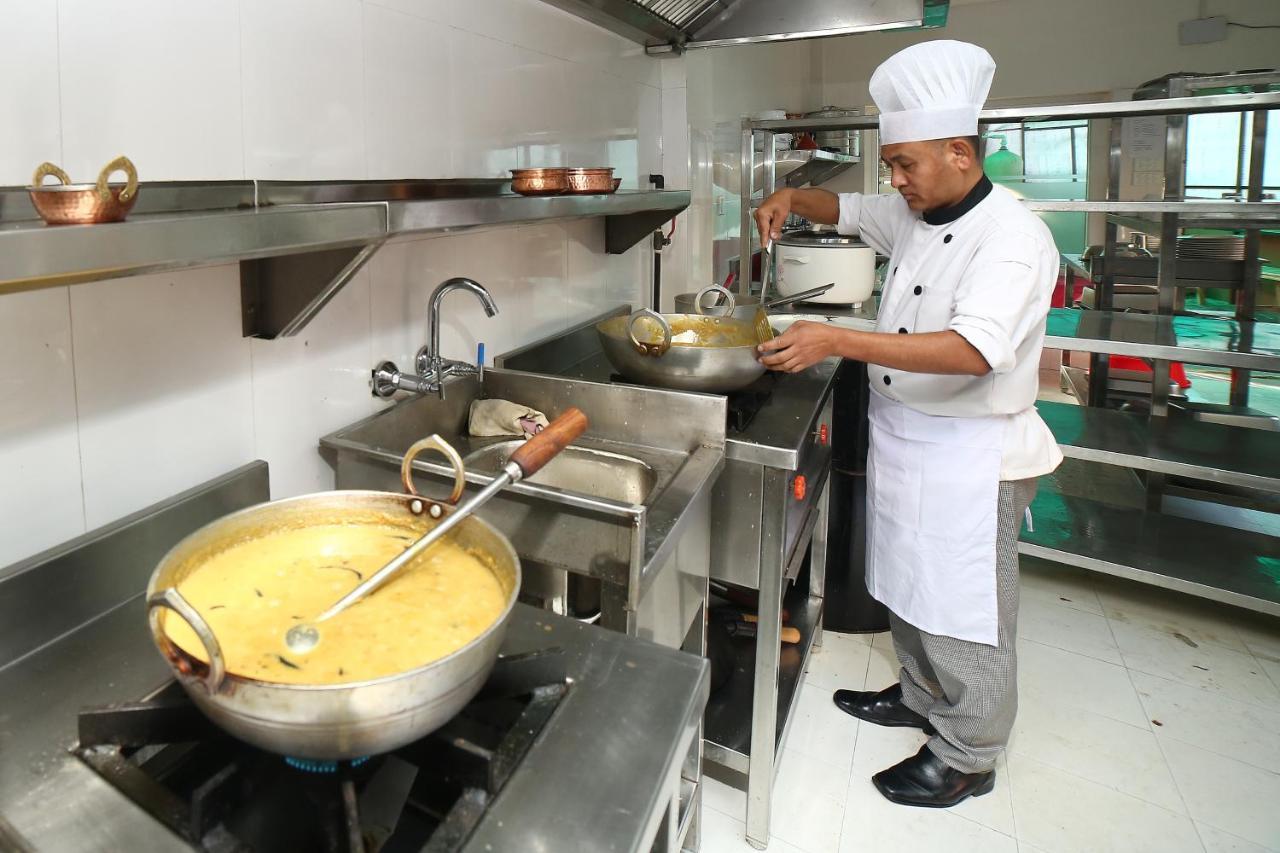 Hotel White Himal 포카라 외부 사진